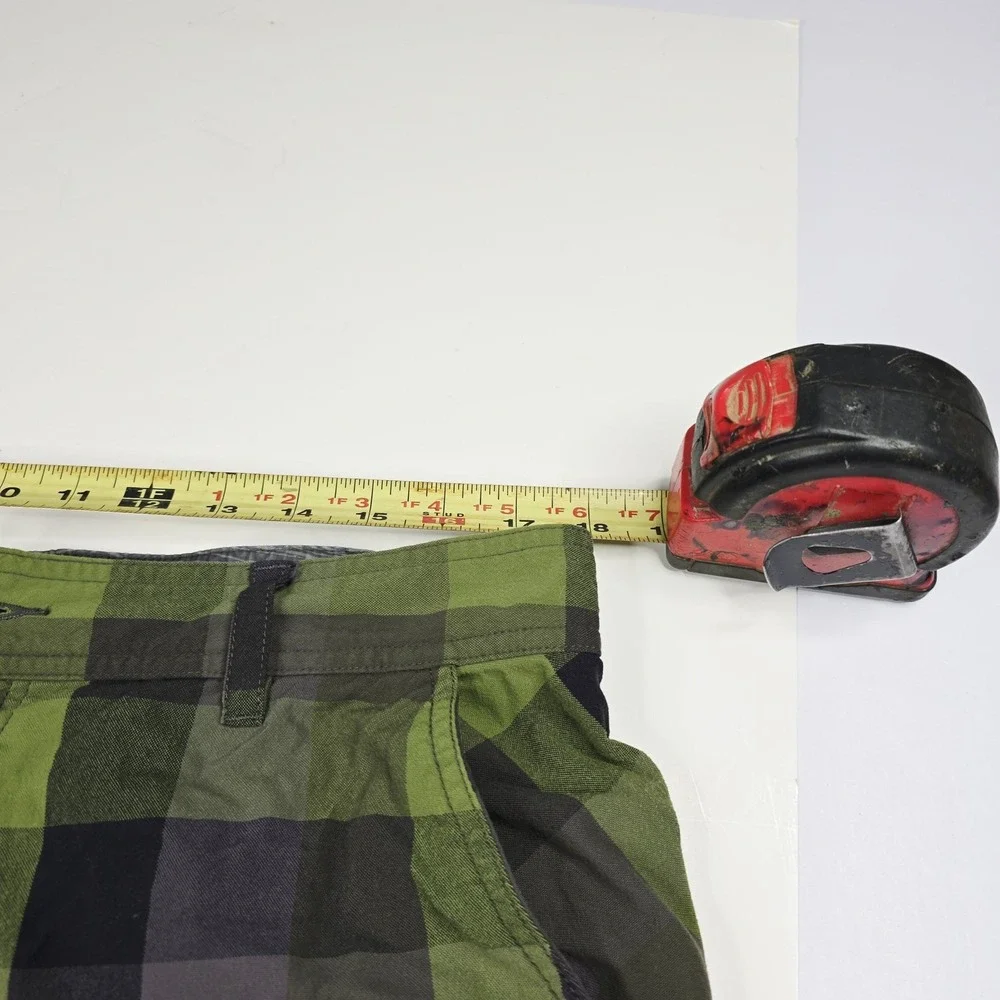 Lululemon Shorts Mens 36‎ Green Black Plaid Lined Athletic Drawstring Pockets